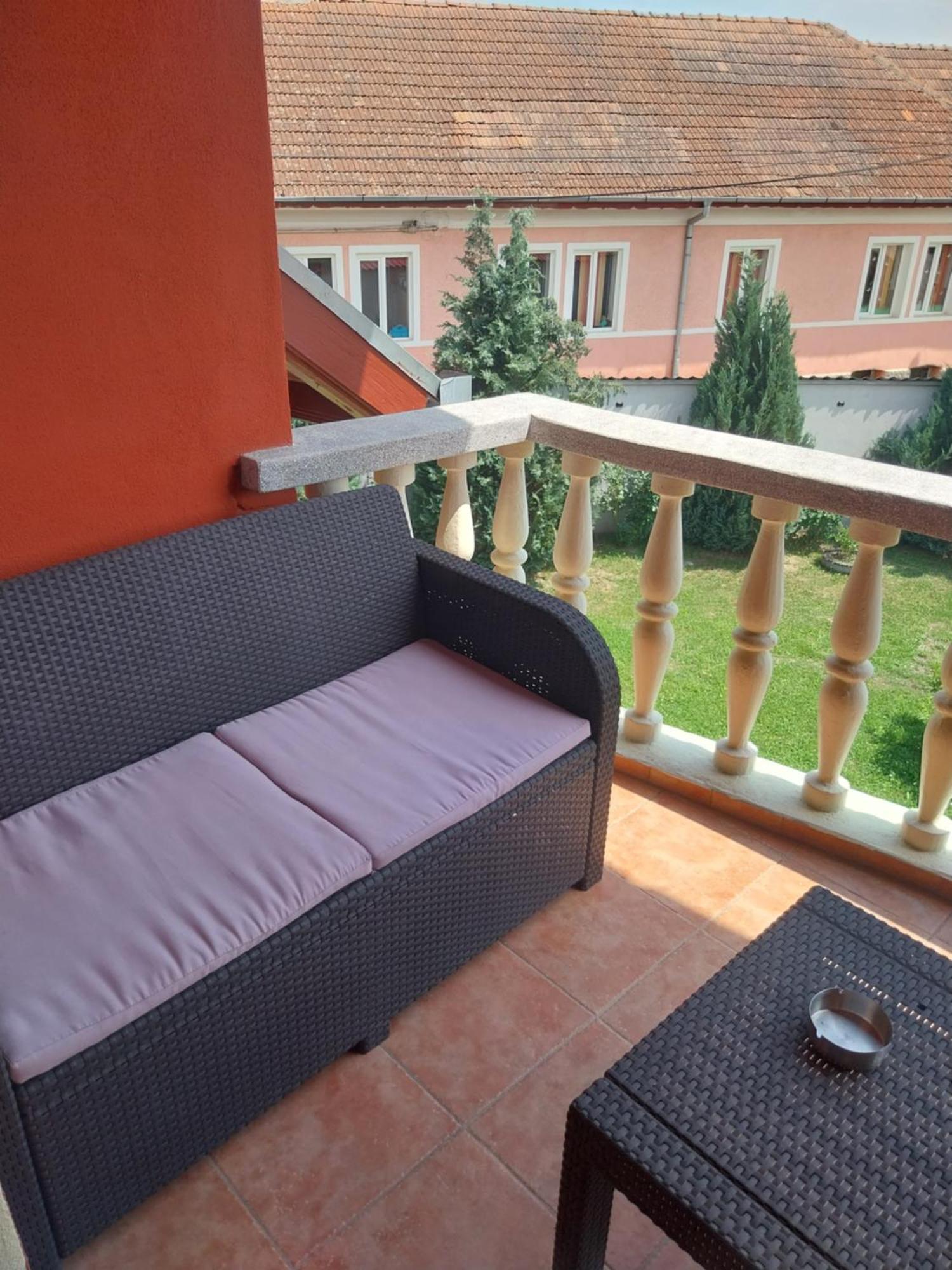 Serena House Cîrţişoara Exteriör bild