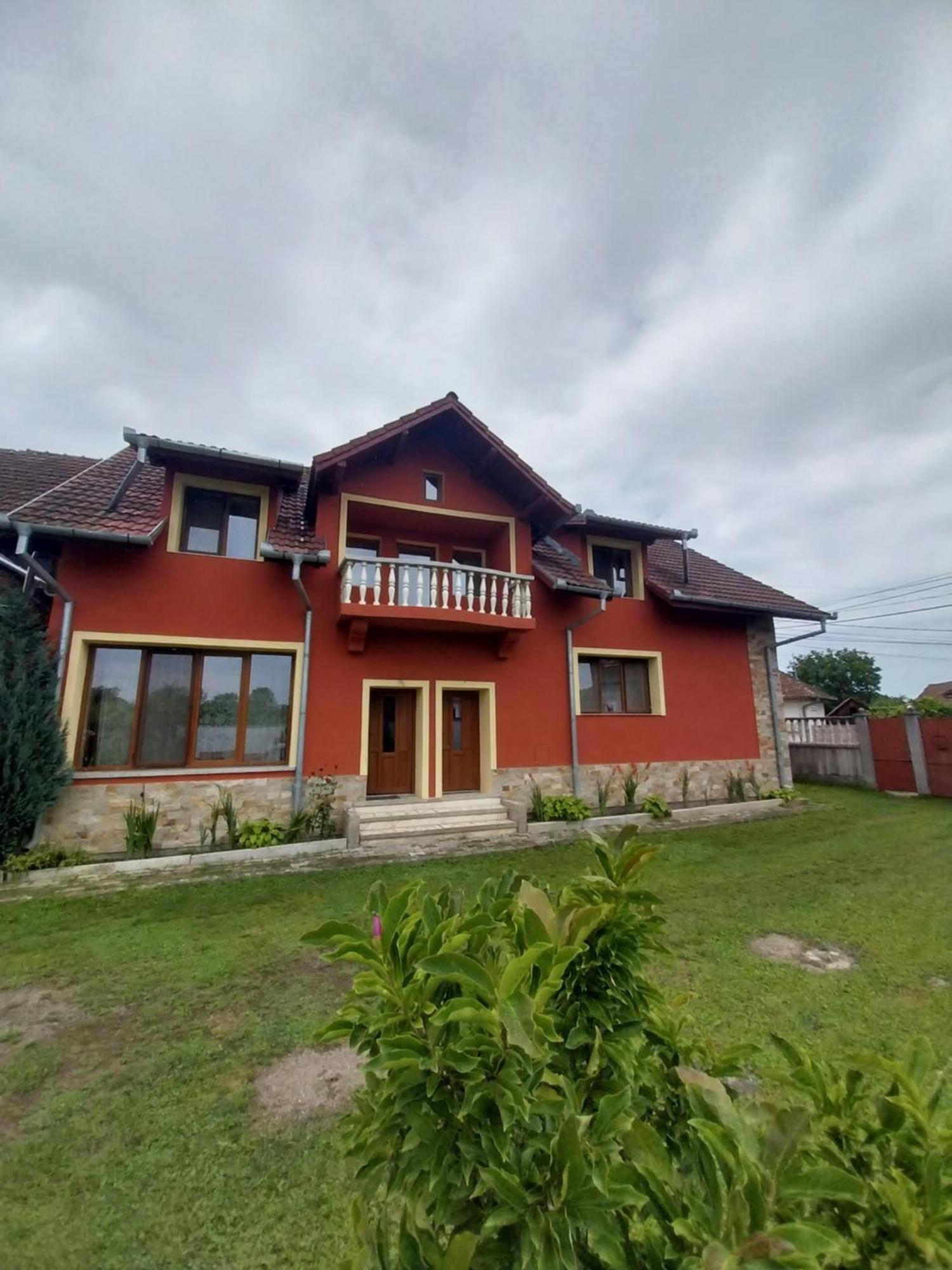 Serena House Cîrţişoara Exteriör bild